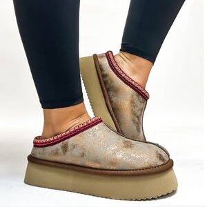 Corkys Washed Bronze Metallic Pillow Talk Shoes Womens Size 8